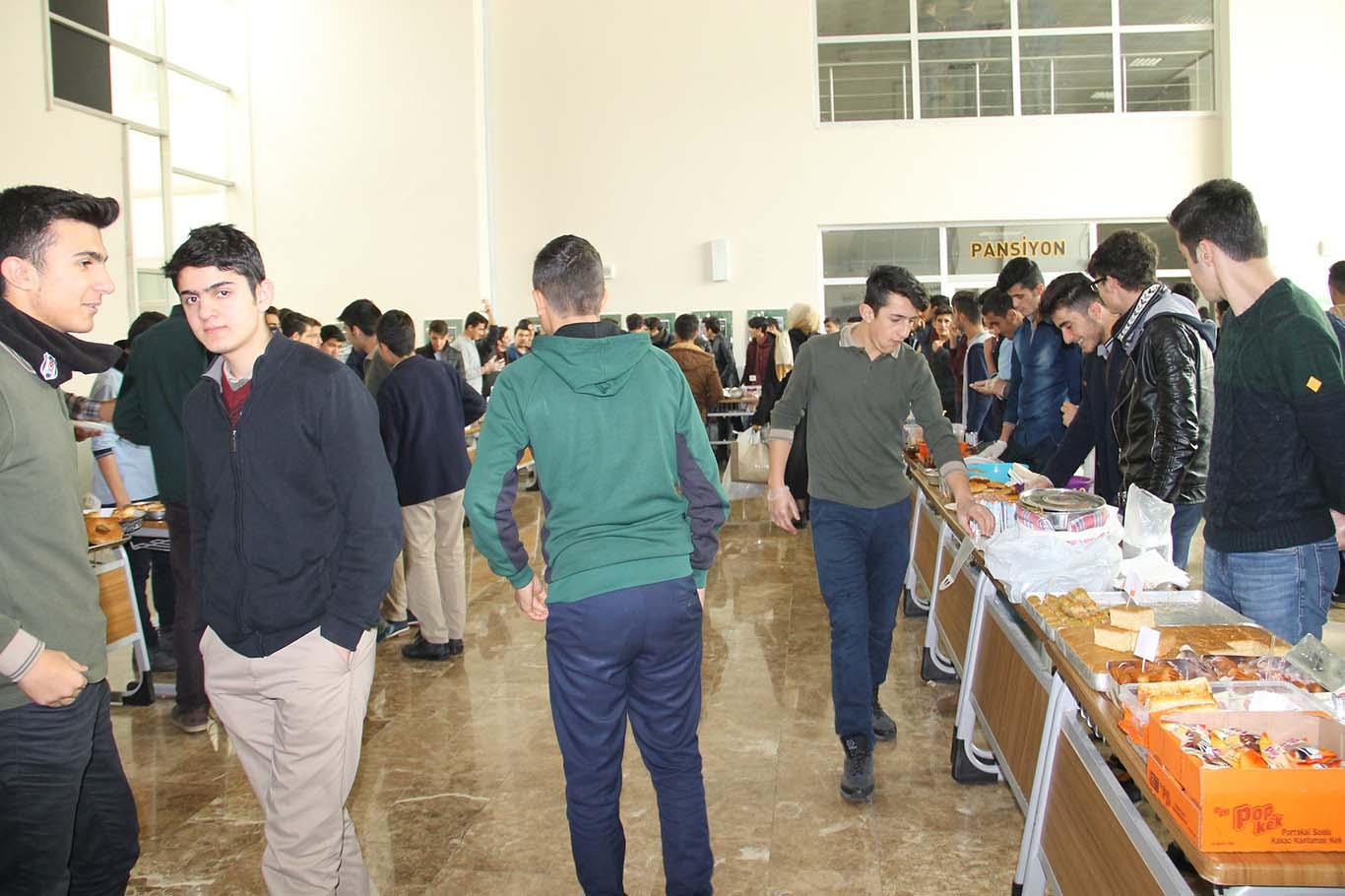 Öğrenciler harçlıklarını Halep’e bağışladı Öğrenciler harçlıklarını Halep’e bağışladı
